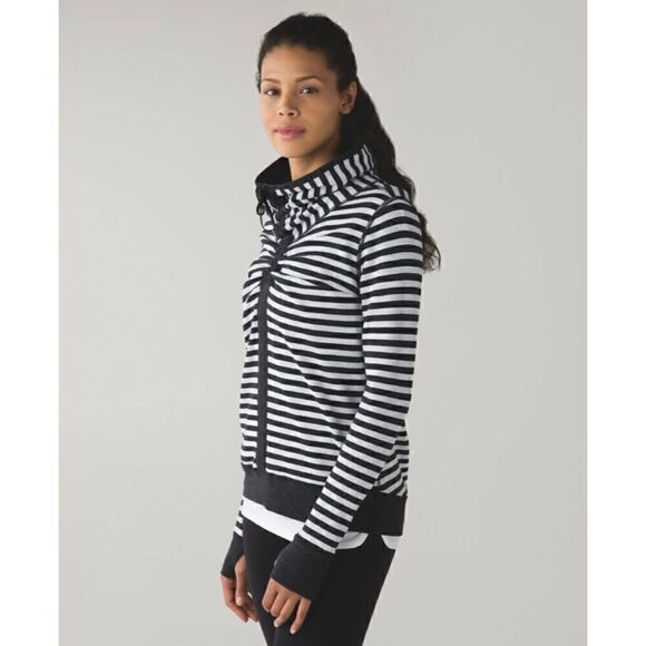 Lululemon In A Cinch Long Sleeve Tee
Heathered Black / Super Wide Load Stripe He - Picture 4 of 12